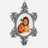 2つの可愛いよくはしゃぐ漫画ライオンズペーターオーナメント スノーフレークピューターオーナメント (左)