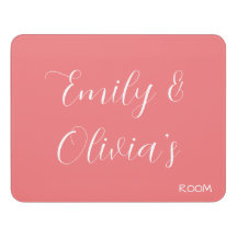 2つの名前を持つドームルームドアの看板