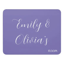 2つの名前を持つドームルームドアの看板