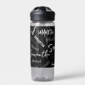2つの名前カップルのパターンのモノグラム黒グレー白 ウォーターボトル (正面)