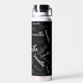 2つの名前カップルのパターンのモノグラム黒グレー白 ウォーターボトル (背面)