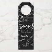 2つの名前カップルのパターンのモノグラム黒グレー白 ボトルネックタグ (正面)