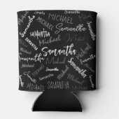 2つの名前カップルのパターンのモノグラム黒グレー白 缶クーラー (裏面)