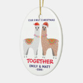 2つの婚約したラマを持つ初めてのクリスマス セラミックオーナメント (左)