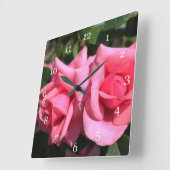 2つの完璧なホットピンクのバラ花。ラブ スクエア壁時計 (傾斜)