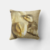 2つの小さなアヒルの子供の装飾用クッション クッション (裏面)