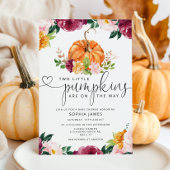2つの小さなカボチャが赤ちゃんシャワーの途中にある 招待状