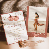 2つの小さなカボチャがTWIN Baby Showerの途中にある 招待状