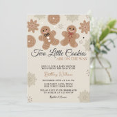 2つの小さなクッキーのクリスマスツイン赤ちゃんシャワー 招待状 (スタンド正面)