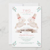 2つの小さなバニーバニーツニーガールズベビーシャワー 招待状 (正面)