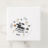 2つの小さなボウスツインハロウィンベビーシャワー フェイバータグ (インサイチュ)