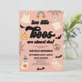 2つの小さなボオが近い！双子の赤ちゃんシャワー 招待状 (スタンド正面)