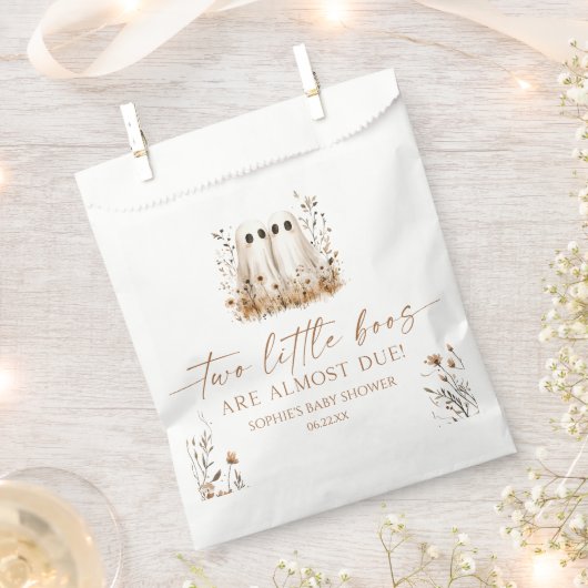 2つの小さなボース幽霊ワイルドフラワーツインベビーシャワー フェイバーバッグ (クリップ留めされた状態)
