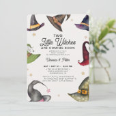 2つの小さな魔女ツインガールハロウィーンベビーシャワー 招待状 (スタンド正面)