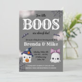 2つの小さなBOOSはほとんど期限!幽霊ベビーシャワー 招待状 (スタンド正面)