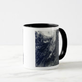 2つの強い嵐が大西洋に広がる海 マグカップ (正面右)