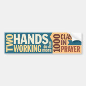 「2つの手働くことはより多くの」の引用文のバンパーステッカーをします バンパーステッカー (正面)