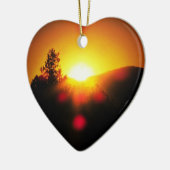 2つの明るいオレンジ色のサンセット セラミックオーナメント (左)