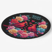 2つの深紅色とカラフルバラとハート ペーパープレート (アングル)