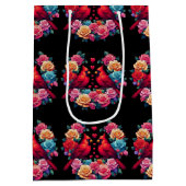 2つの深紅色とカラフルバラとハート ミディアムペーパーバッグ (裏面)