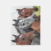 2つの湾と1つの灰色の3つの馬 フリースブランケット (正面)