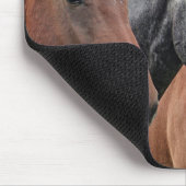 2つの湾と1つの灰色の3つの馬 マウスパッド (コーナー)