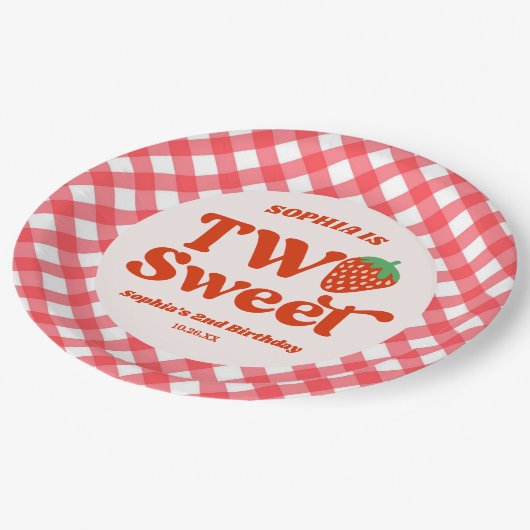 2つの甘いイチゴの果実2nd誕生日パーティー ペーパープレート (アングル)