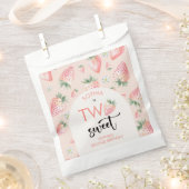 2つの甘いイチゴ子供の誕生日 フェイバーバッグ (クリップ留めされた状態)