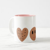 2つの甘いクッキーとミルク ツートーンマグカップ (正面左)