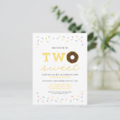 2つの甘いドーナツと振りかける黄色の2番目の誕生日 インビテーションポストカード (スタンド正面)