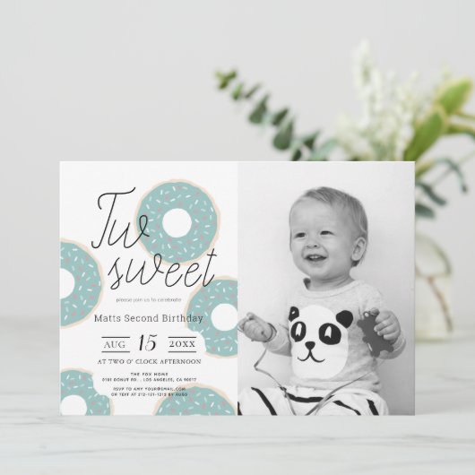 2つの甘い緑のドーナツ男の子の写真2番目の誕生日 招待状 (スタンド正面)