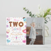 2つの甘い誕生日、2番目の誕生日フォトガールドーナツ 招待状 (スタンド正面)