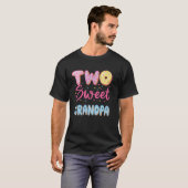 2つの甘い2番目の誕生日ドーナツの女の子Pのおじいちゃん Tシャツ (正面フル)