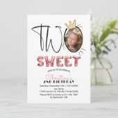 2つの甘い2番目の誕生日パーティーかわいいバルーン写真 招待状 (スタンド正面)