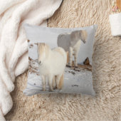 2つの白いアイスランドの馬 クッション (ブランケット)