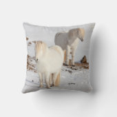2つの白いアイスランドの馬 クッション (裏面)