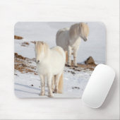 2つの白いアイスランドの馬 マウスパッド (マウス)