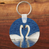 2つの白いスワンズ型枠ハート標識 キーホルダー (正面)