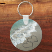 2つの砂のハートのビーチ、ロマンチックな海 キーホルダー (正面)