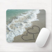 2つの砂のハートのビーチ、ロマンチックな海 マウスパッド (マウス)