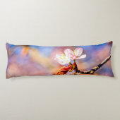 2つの素晴らしい桜の花。ピンク、青 ボディピロー (裏面)