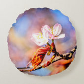2つの素晴らしい桜の花。ピンク、青 ラウンドクッション (正面)