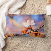2つの素晴らしい桜の花。ピンク、青 ランバークッション (ブランケット)