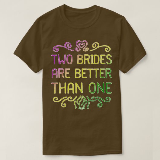 2つの花嫁は1つのレズビアンのパーより優結婚れている Tシャツ (デザイン正面)