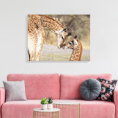2つの若いキリン キャンバスプリント (インサイチュ (リビング))