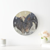 2つの茶色の野生の馬のヌズリング ラージ壁時計 (ホーム)