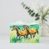 2つの茶色の馬の走馬の緑の草原の向こう ポストカード (スタンド正面)