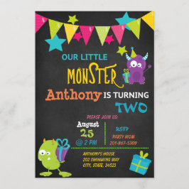 2つの誕生日の招待状を回している小さいモンスター 招待状