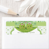 2つの豆のポッドツインガールベビーシャワー招待状 ラベル (インサイチュ)