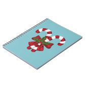 2つの赤と白フェスティバルキャンディーオンブルー ノートブック (左側)